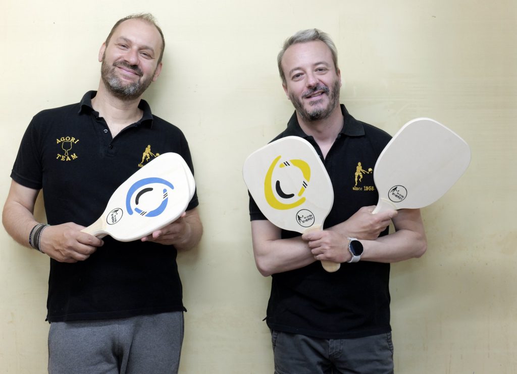 Το αγόρι: Ένα ελληνικό brand με χειροποίητες ξυλορακέτες και ιστορία 66 ετών