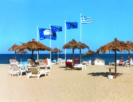 Γαλάζια σημαία σε 45 παραλίες του Β. Αιγαίου – Ο κατάλογος