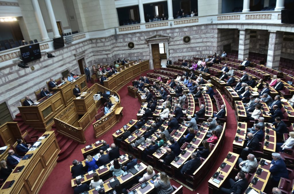 Βουλή: Live η «μάχη» για την ακρίβεια με το βλέμμα στις ευρωεκλογές