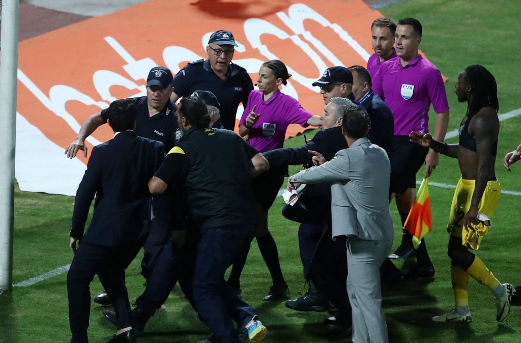 Τελικός Κυπέλλου: Καρυπίδης και παίκτες του Άρη επιτέθηκαν στη Φραπάρ