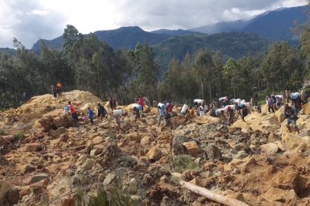 Τραγωδία στην Παπούα Νέα Γουινέα – Εκατοντάδες άνθρωποι θάφτηκαν στη λάσπη