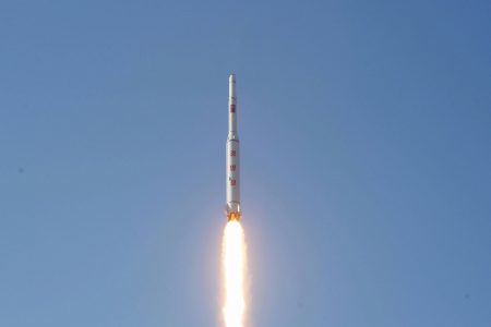 Βόρεια Κορέα: Εξερράγη εν πτήσει ο πύραυλος που εκτόξευσε