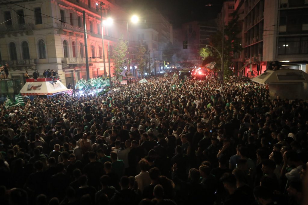 Παναθηναϊκός: Ξέφρενα πανηγύρια για το 7ο αστέρι – Υποδοχή ηρώων στο Ελ. Βενιζέλος