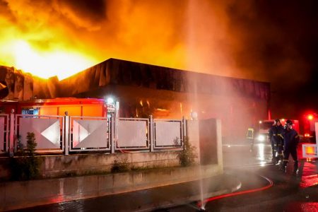 Λαμία: Από πρόθεση η φωτιά στο εργοστάσιο τροφίμων – Η έκθεση της Πυροσβεστικής