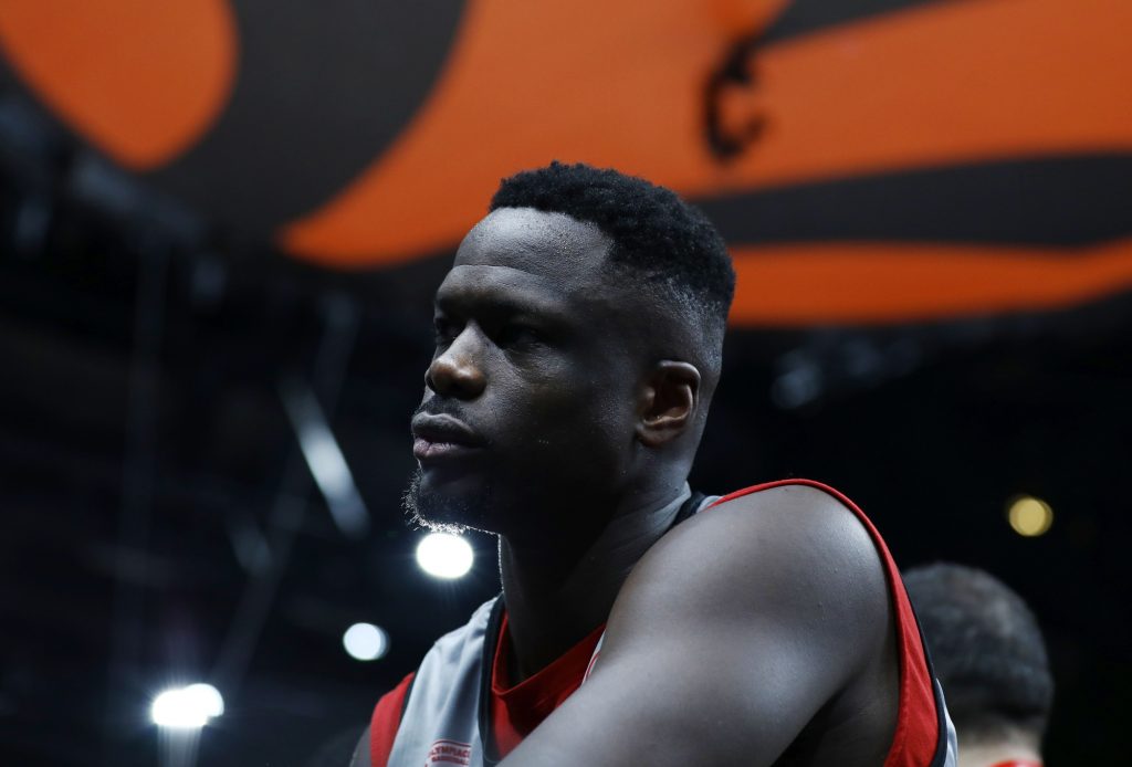 Ολυμπιακός: Ο Φαλ χάνει το υπόλοιπο της σεζόν – Το βάρος στον Μιλουτίνοφ