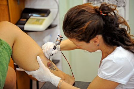 Τατουάζ: Αυξάνουν τον κίνδυνο για καρκίνο;