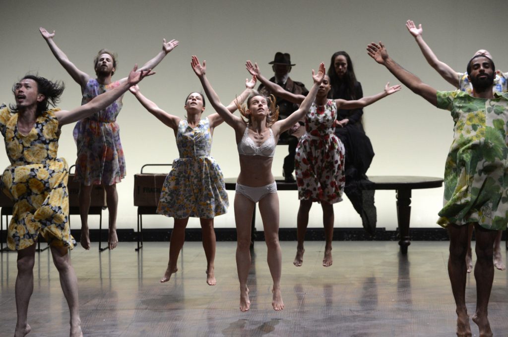 Η ιεροτελεστία και η κερκόπορτα