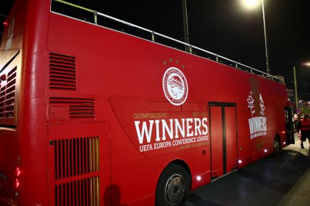 Ολυμπιακός – Φιορεντίνα 1-0: Το ανοιχτό λεωφορείο των κυπελλούχων Ευρώπης