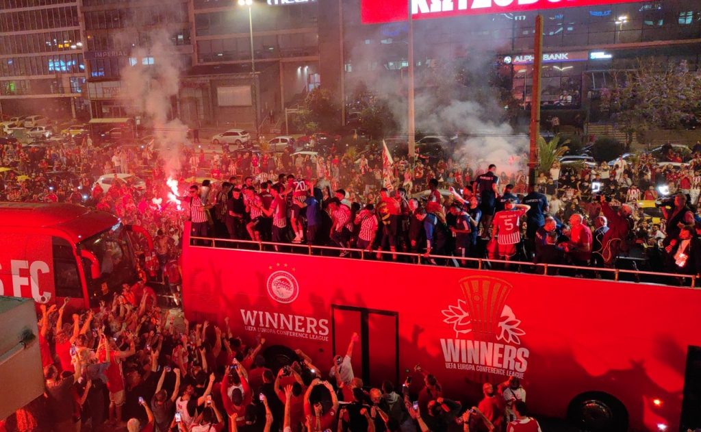 Ολυμπιακός: Υποδοχή ηρώων στη Συγγρού για την κατάκτηση του Conference