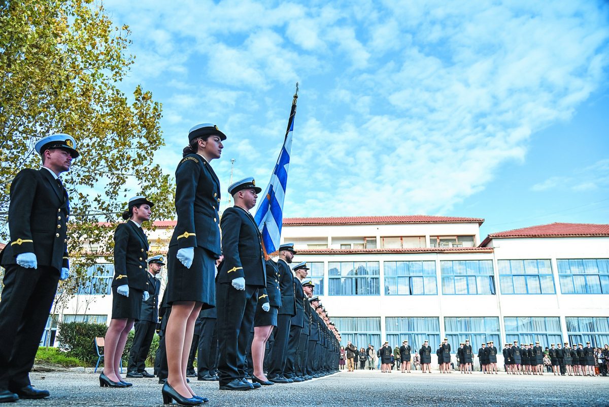 Μάνα, θα πάω στα καράβια