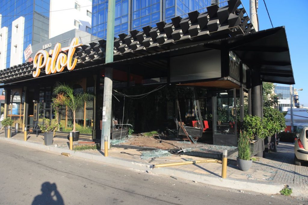 Συγγρού: Τρελή πορεία Ι.Χ, έπεσε σε καφετέρια