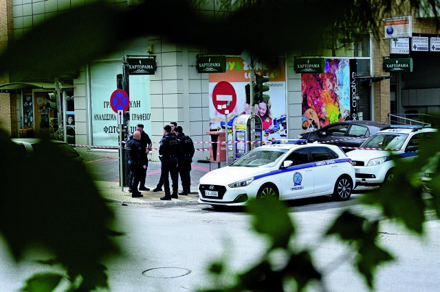 Μενίδι: Βίντεο μετά τη γυναικοκτονία – Ατάραχος στο ξενοδοχείο ο δολοφόνος