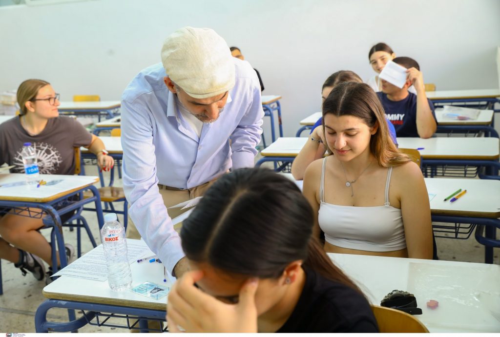 Πανελλήνιες 2024: Αρχαία, μαθηματικά και βιολογία σήμερα για τα ΓΕΛ