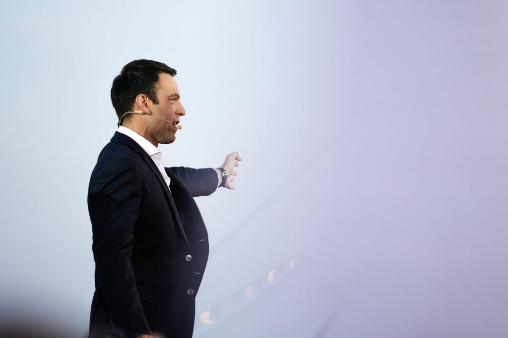 Το «πόθεν έσχες» στον αστερισμό του σόου