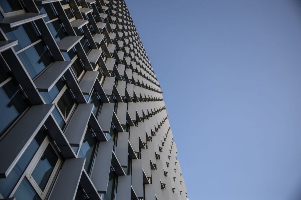 Πύργος Πειραιά: Από κτίριο φάντασμα, ο πρώτος πράσινος ουρανοξύστης