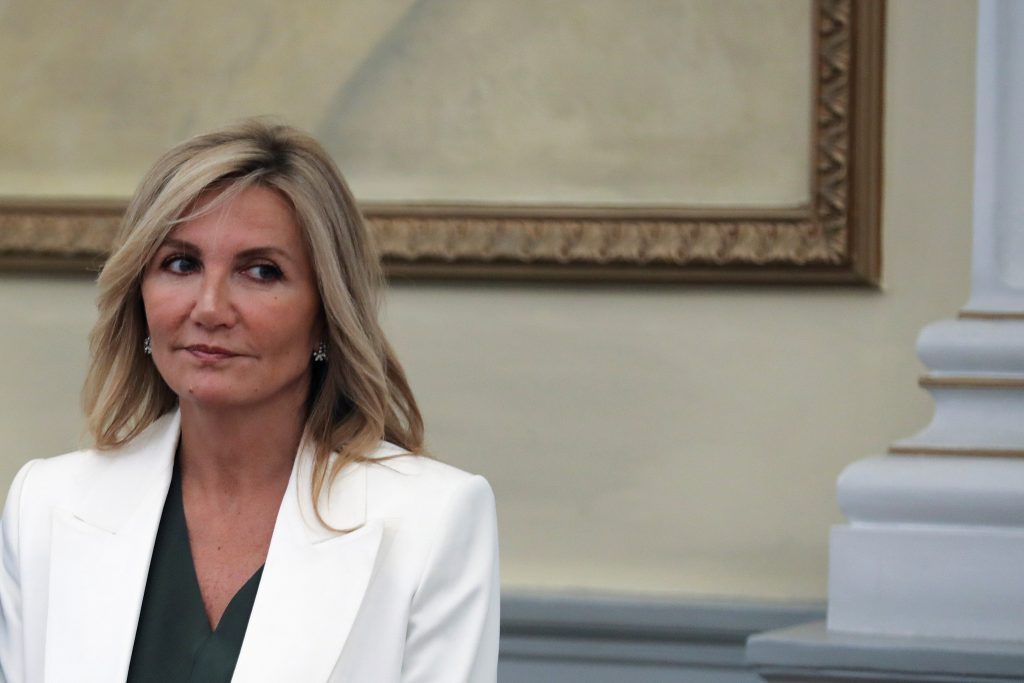 Ατύχημα για την Μαρέβα Μητσοτάκη – Υποβλήθηκε σε επέμβαση στο ΚΑΤ