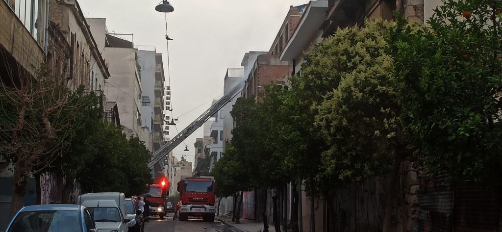 Φωτιά στο Μεταξουργείο – Εικόνες από το σημείο