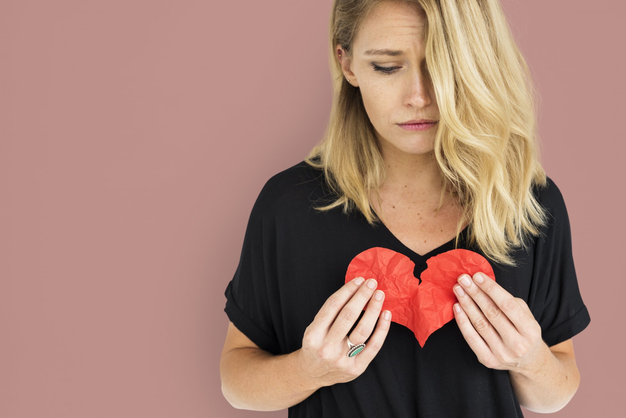 Ανεκπλήρωτος έρωτας: Πώς να τον ξεπεράσετε – Γιατί είναι δύσκολο