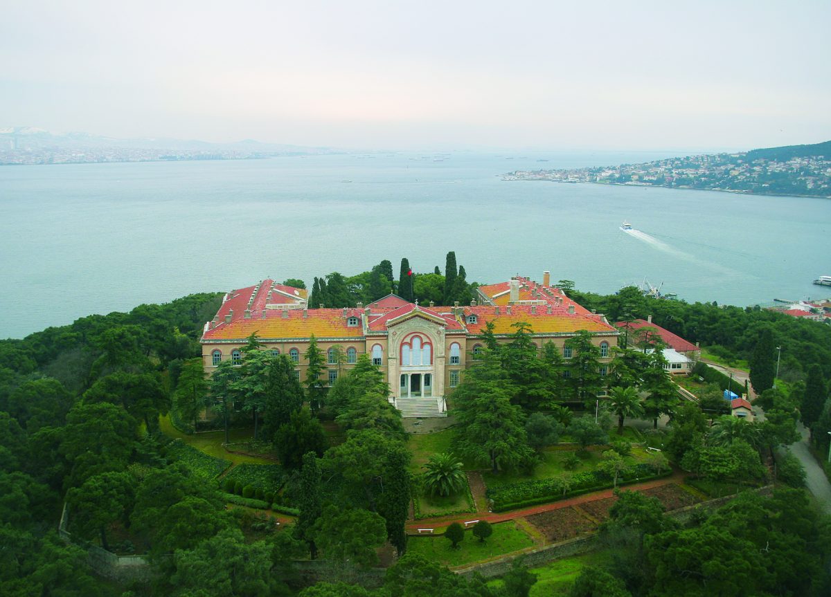 Χάλκη: Η Θεολογική Σχολή, τα κρυφά μηνύματα και τα οθωμανικά παζάρια