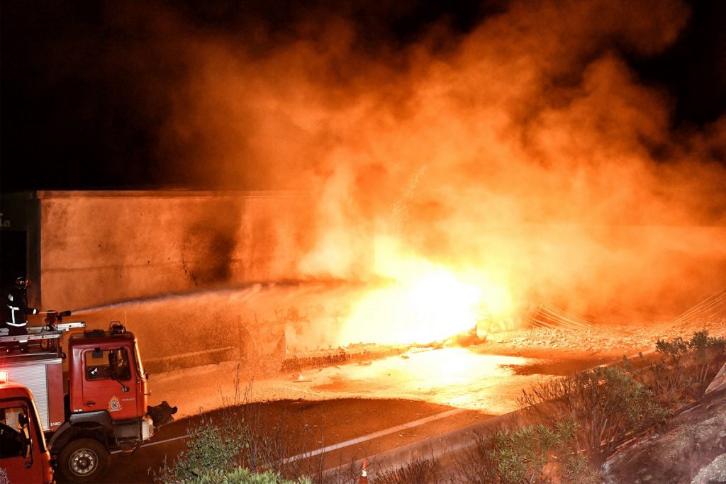 Ισθμός: Πώς έγινε το ατύχημα με το βυτιοφόρο – Τι υποστηρίζει ο οδηγός