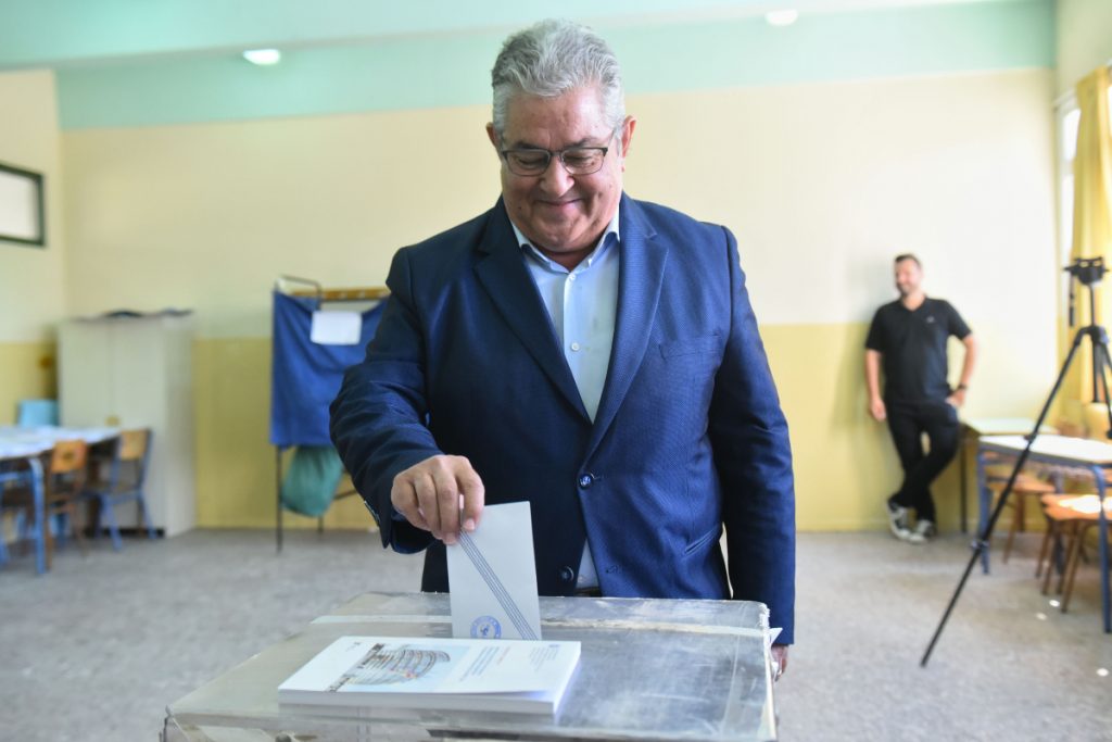 Ευρωεκλογές 2024: Ψήφισε ο Δημήτρης Κουτσούμπας