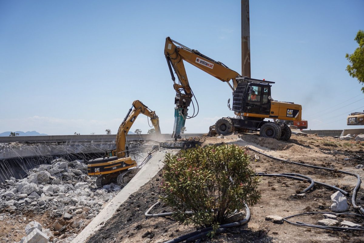 Εθνική οδός: Ολοκληρώθηκε η κατεδάφιση της γέφυρας- Στην κυκλοφορία 1 ρεύμα