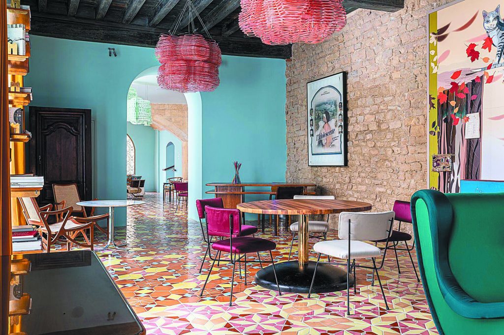 Από τα big parties των Ποσειδωνίων στην Αρλ της Γαλλίας και την έκθεση Βαν Γκογκ