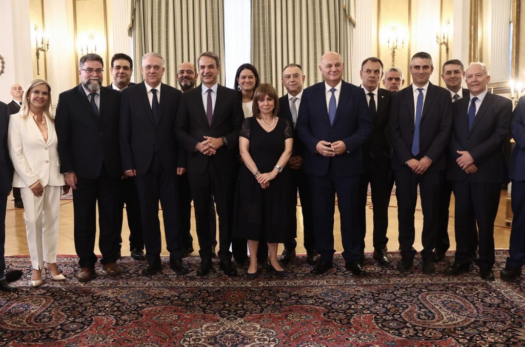 Ορκίστηκαν τα μέλη της νέας κυβέρνησης (εικόνες)