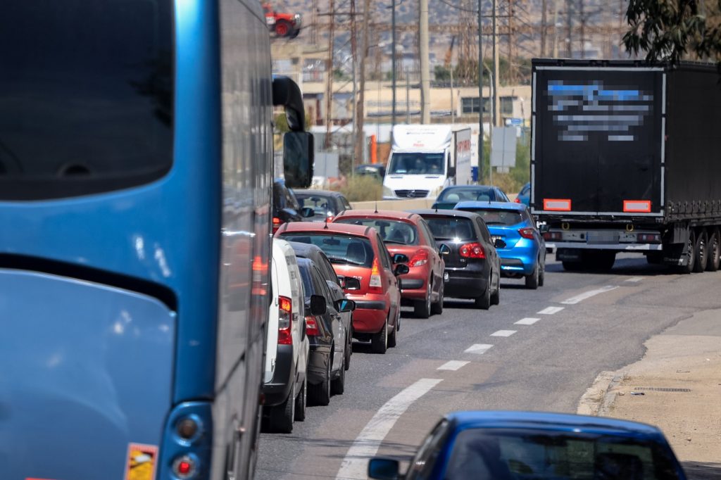 Κίνηση: Μποτιλιαρισμένοι οι δρόμοι της Αθήνας – Αδιαπέραστος ο Κηφισσός