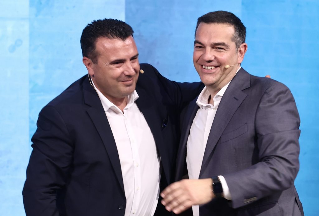 Ινστιτούτο Τσίπρα: Οι σύντροφοι του Αλέξη, οι Πρέσπες και η γραβάτα στο συρτάρι