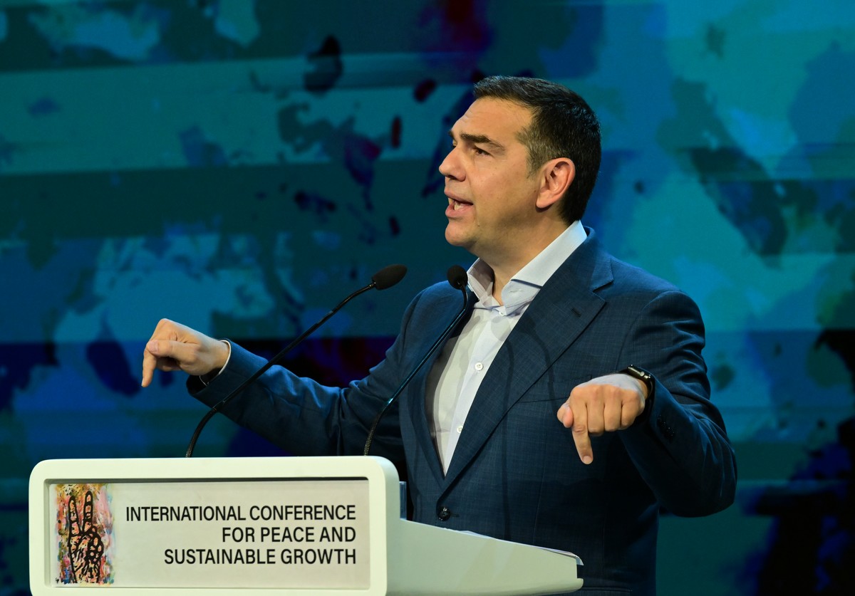 Σήμα Τσίπρα για συνεργασία των προοδευτικών δυνάμεων Σήμα Τσίπρα για συνεργασία των προοδευτικών δυνάμεων