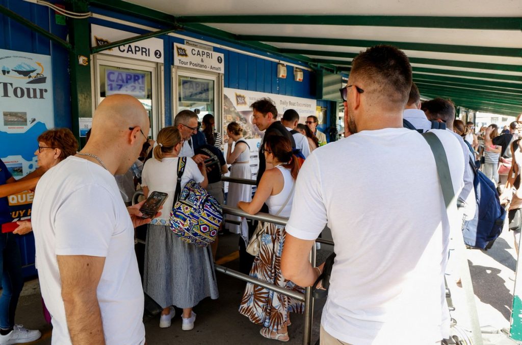 Κάπρι: Μπλόκο στους τουρίστες λόγω λειψυδρίας