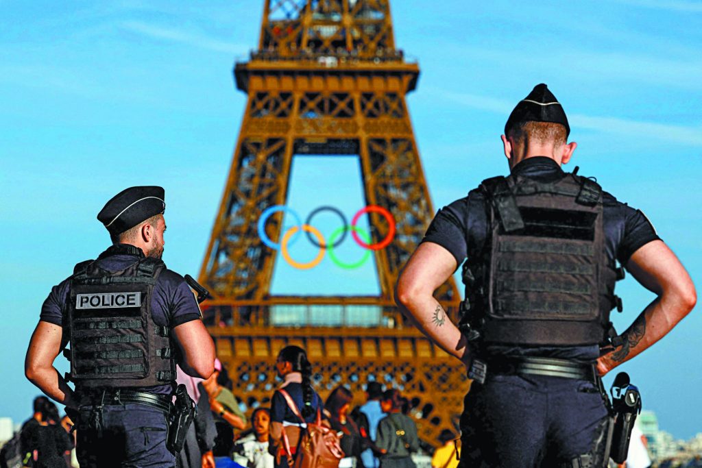 Γιατί οι Γάλλοι είναι θυμωμένοι με τον Μακρόν;