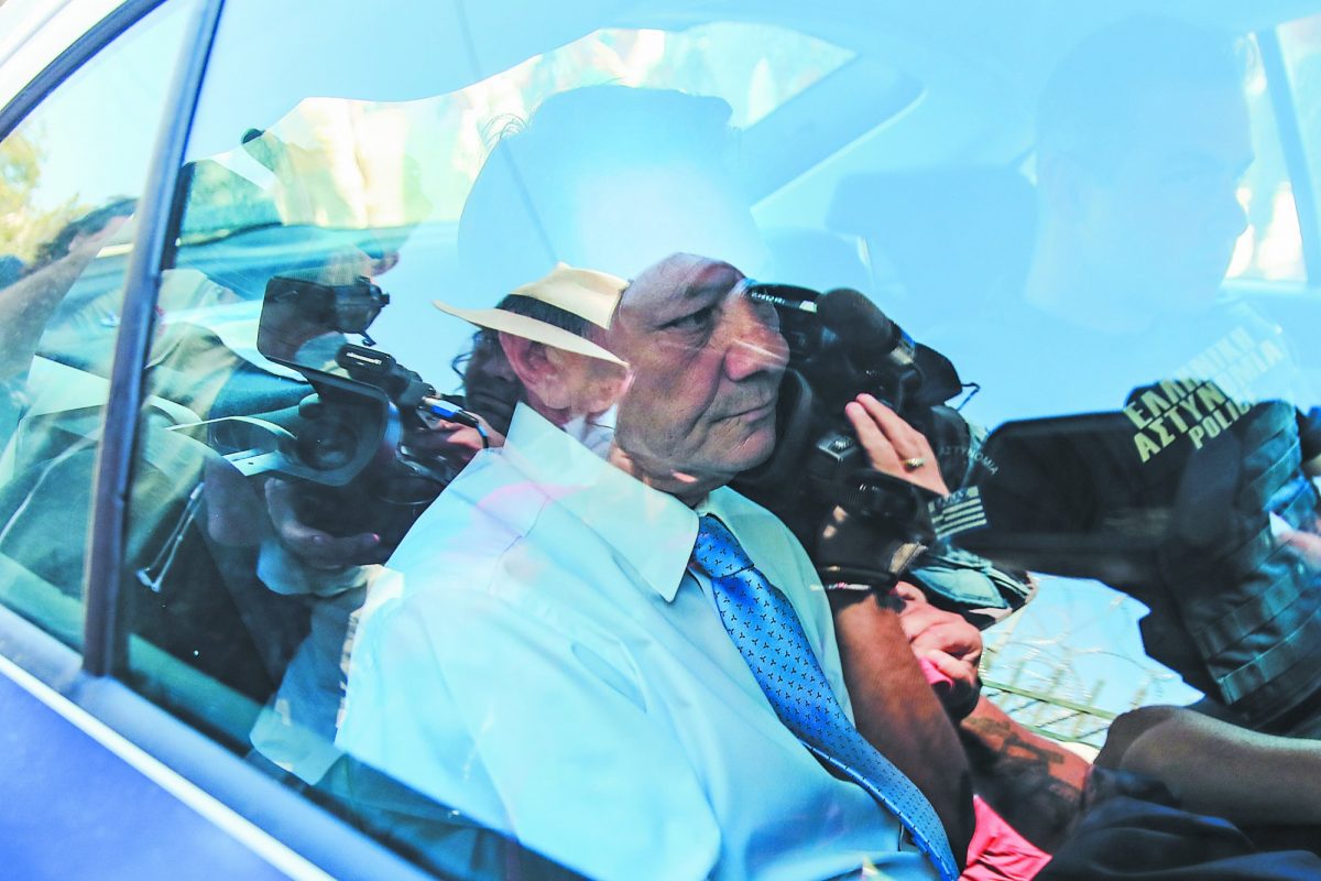 Απόστολος Λύτρας: Ανταλλάσσει τηλεκάρτες για τσιγάρα – Δεν προαυλίζεται