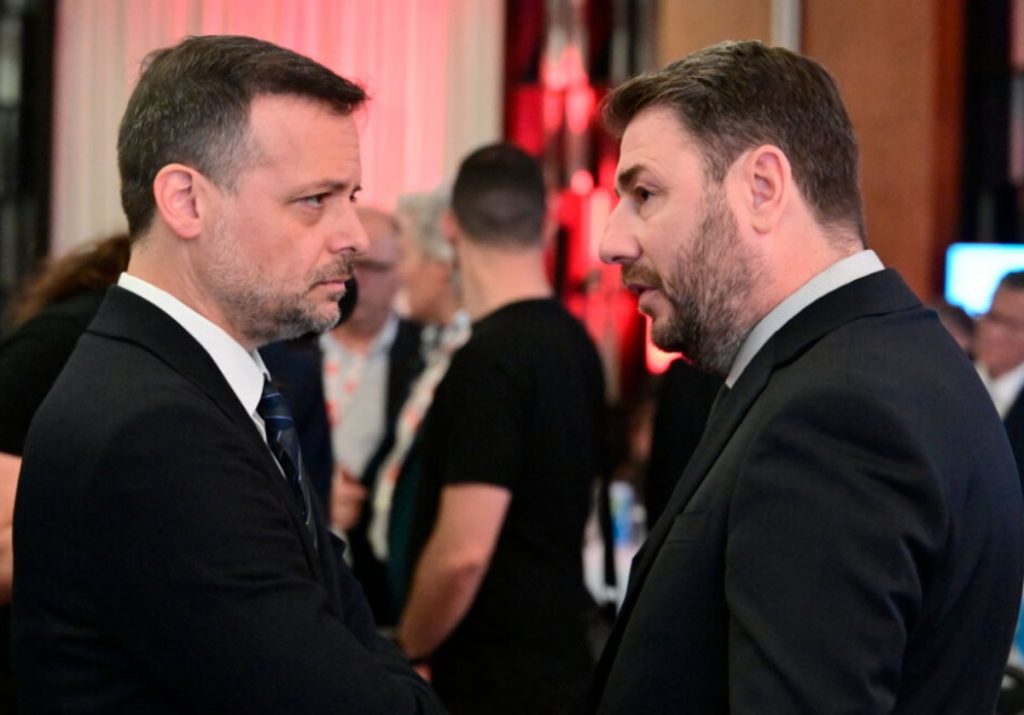 Δημοσκόπηση Interview: Μικρό προβάδισμα Δούκα στη «μάχη» για την ηγεσία του ΠαΣοΚ