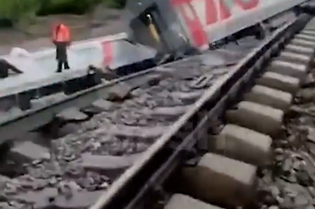 Ρωσία: Εκτροχιασμός επιβατικής αμαξοστοιχίας – Αναφορές για τραυματίες