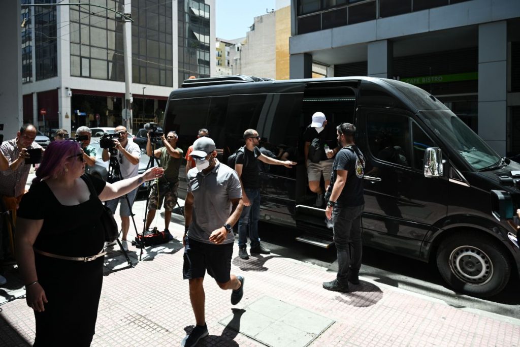 Ύδρα: Στον ανακριτή οι 13 – Οι επιβάτες της θαλαμηγού έβλεπαν ποδόσφαιρο