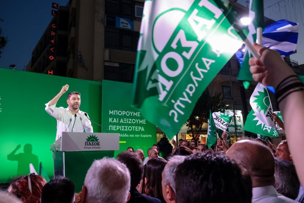 ΠαΣοΚ: Τι σημαίνει η στήριξη Χριστοδουλάκη σε Δούκα – 3 ερωτήματα για Ανδρουλάκη