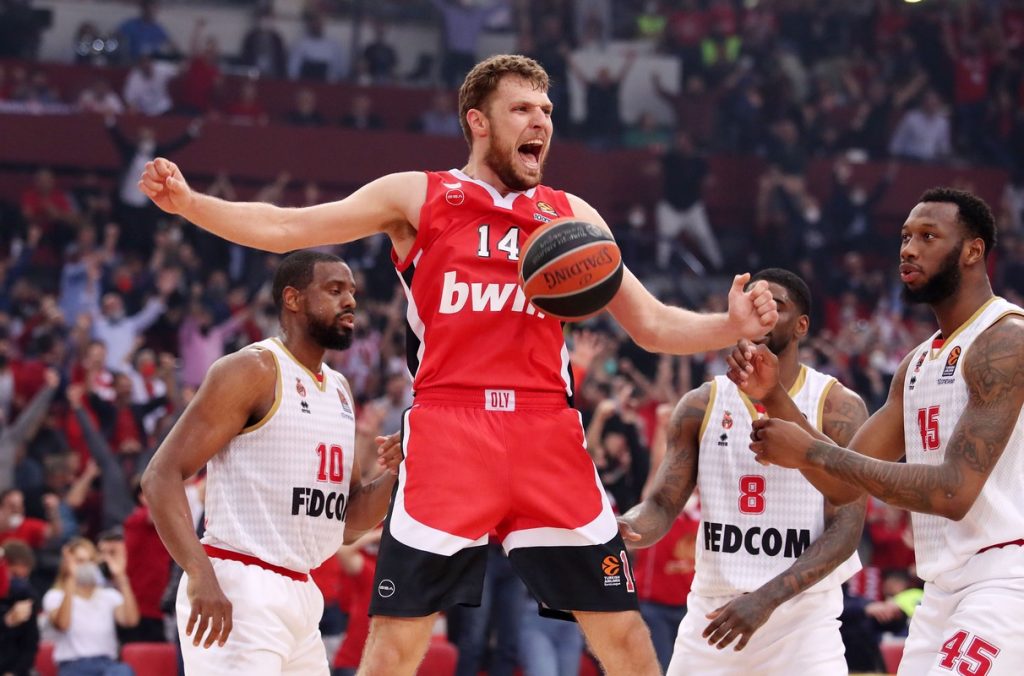 Βεζένκοφ: Στους Ράπτορς τον έστειλαν οι Κινγκς