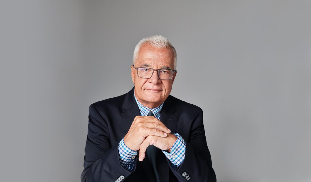 Τα άρθρα του Γιάννη Πρετεντέρη στο ΒΗΜΑ αποκτούν τη φωνή του μέσω τεχνολογίας ΑΙ