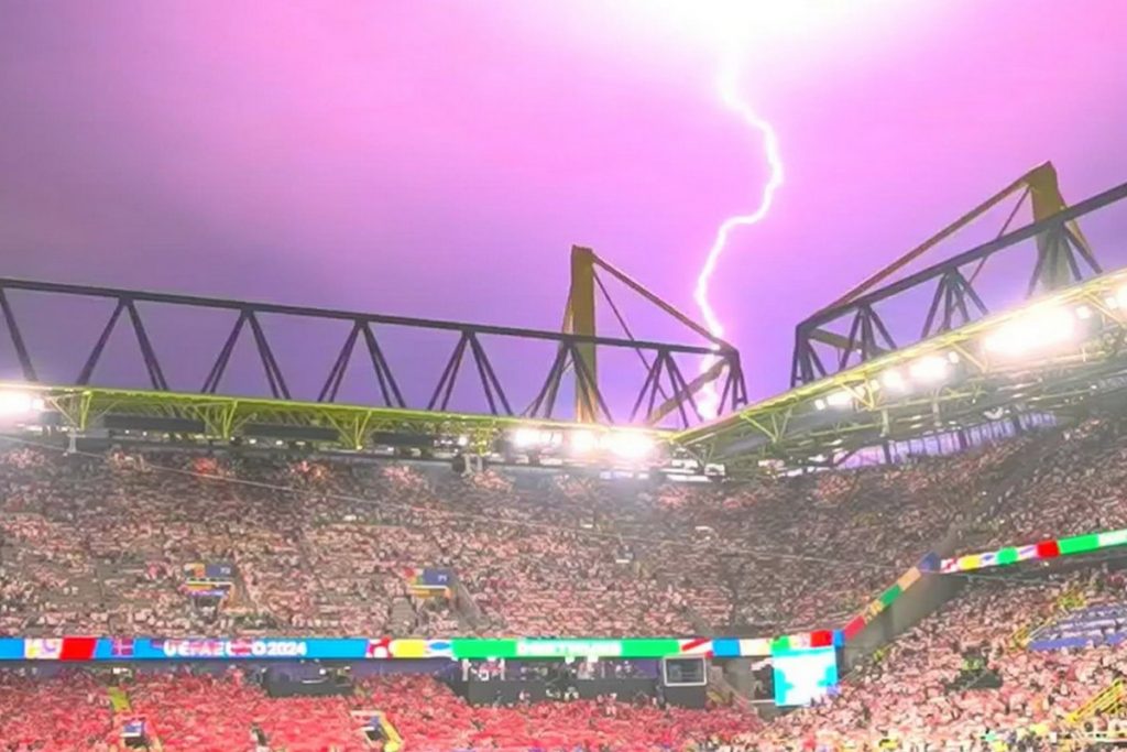 Euro 2024: Διακοπή λόγω καταιγίδας στο Γερμανία – Δανία