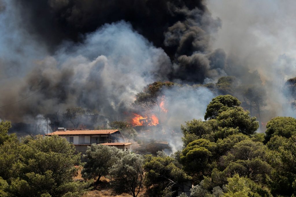 Συστάσεις για τους καπνούς από τις φωτιές – Τι αναφέρει ο ΕΟΔΥ