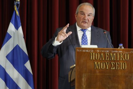 Live: Οι ομιλίες Καραμανλή-Σαμαρά στο Πολεμικό Μουσείο