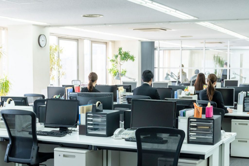 Εξαήμερη εργασία: Πρεμιέρα από σήμερα