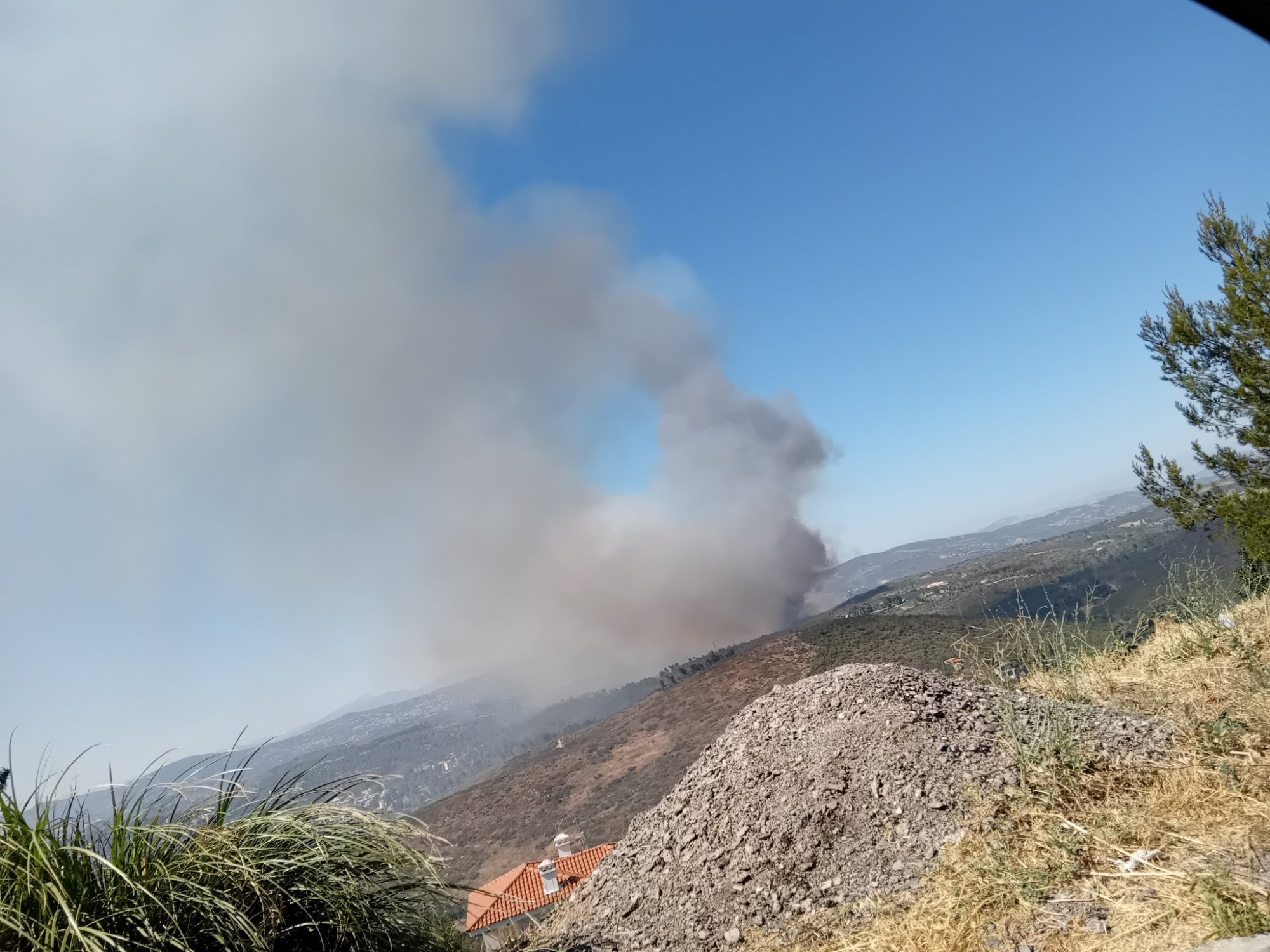 Φωτιά τώρα στον Διόνυσο