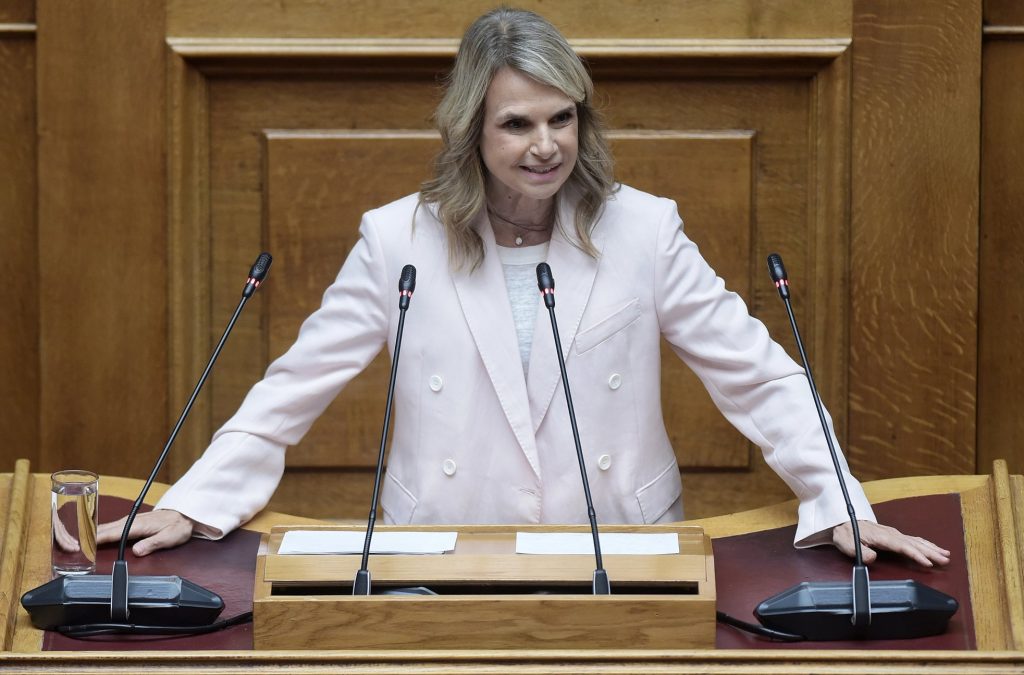 Αποστολάκη: Γιατί αποφάσισε να διεκδικήσει την ηγεσία του ΠαΣοΚ