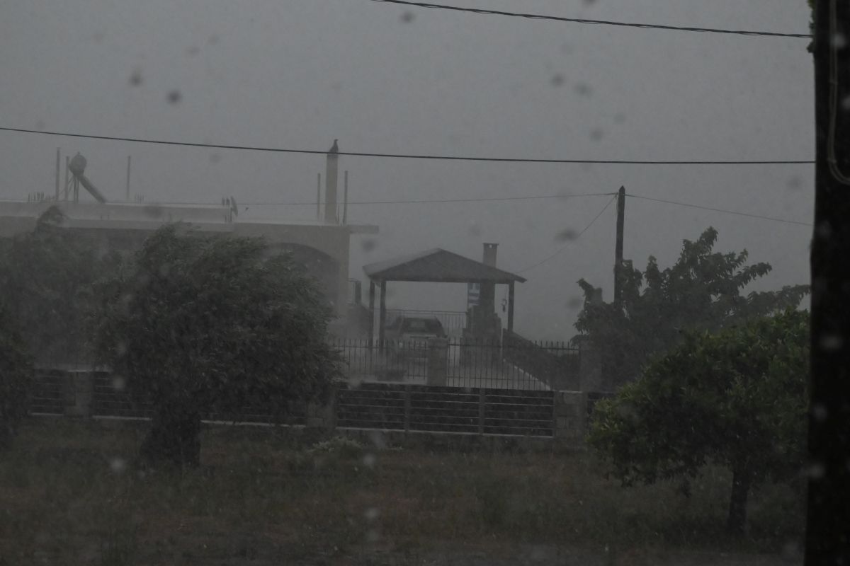 Κακοκαιρία: Πάνω από 1.200 κεραυνοί – Ανεβαίνει η θερμοκρασία