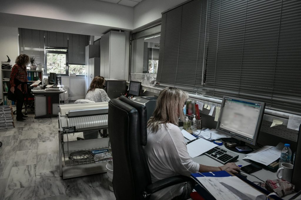 Εφορία: 3 μπόνους για συνεπείς φορολογουμένους και οφειλέτες