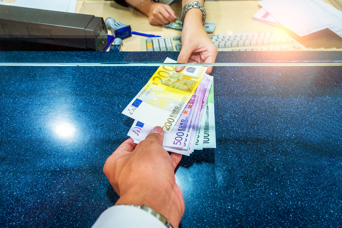Χατζηδάκης: Κατά 50% η μείωση τραπεζικών προμηθειών Χατζηδάκης: Κατά 50% η μείωση τραπεζικών προμηθειών
