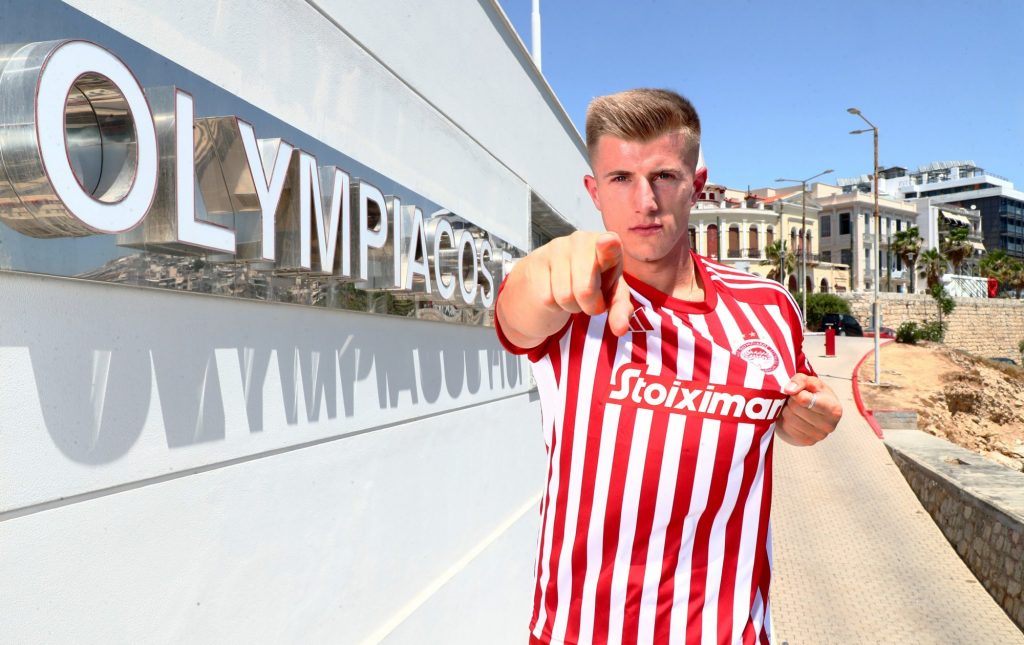 Ο Ολυμπιακός ανακοίνωσε τον Κοστίνια